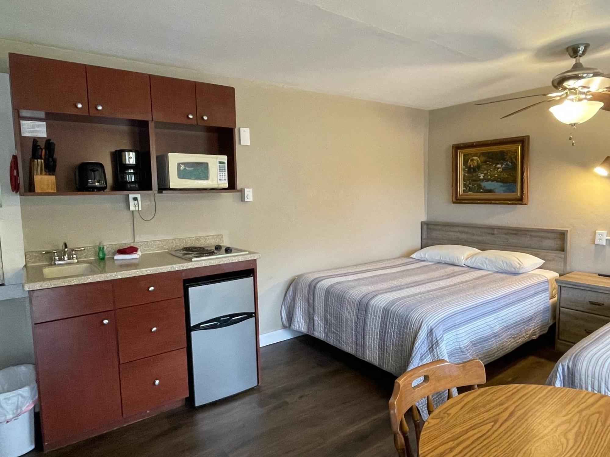 Hill View Motel And Cottages بحيرة جورج الغرفة الصورة