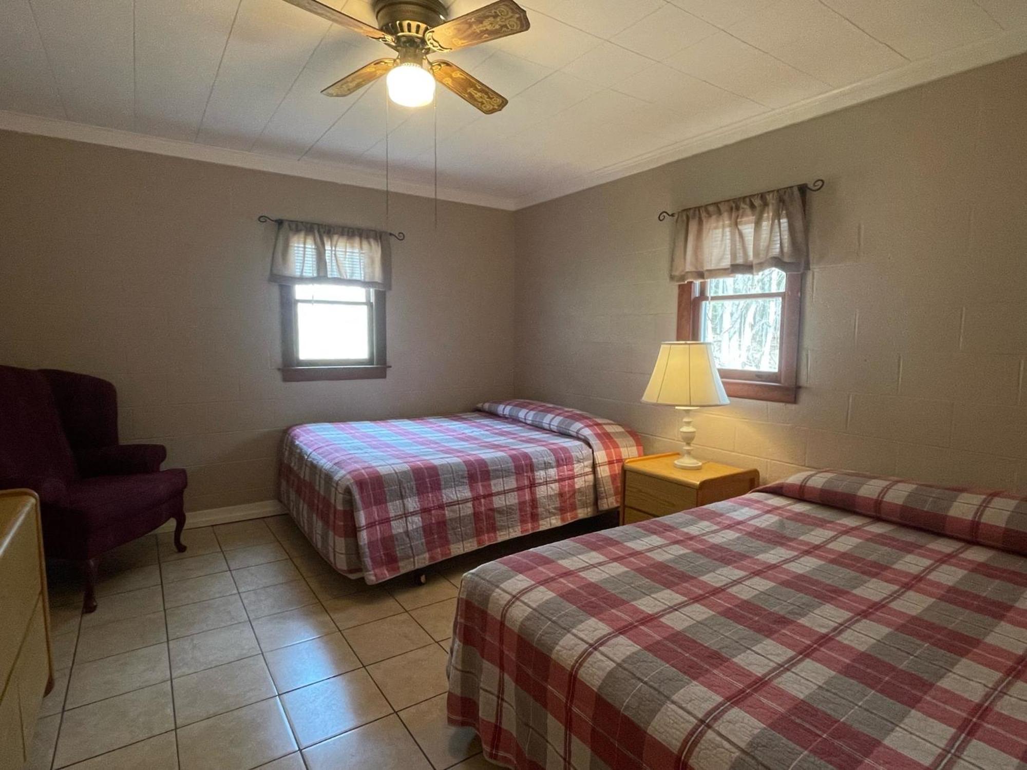 Hill View Motel And Cottages بحيرة جورج الغرفة الصورة