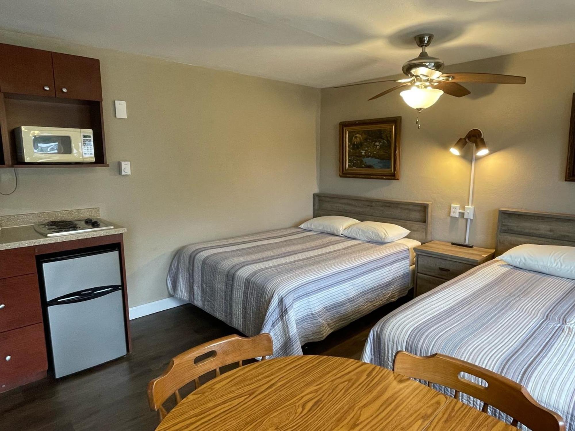 Hill View Motel And Cottages بحيرة جورج الغرفة الصورة